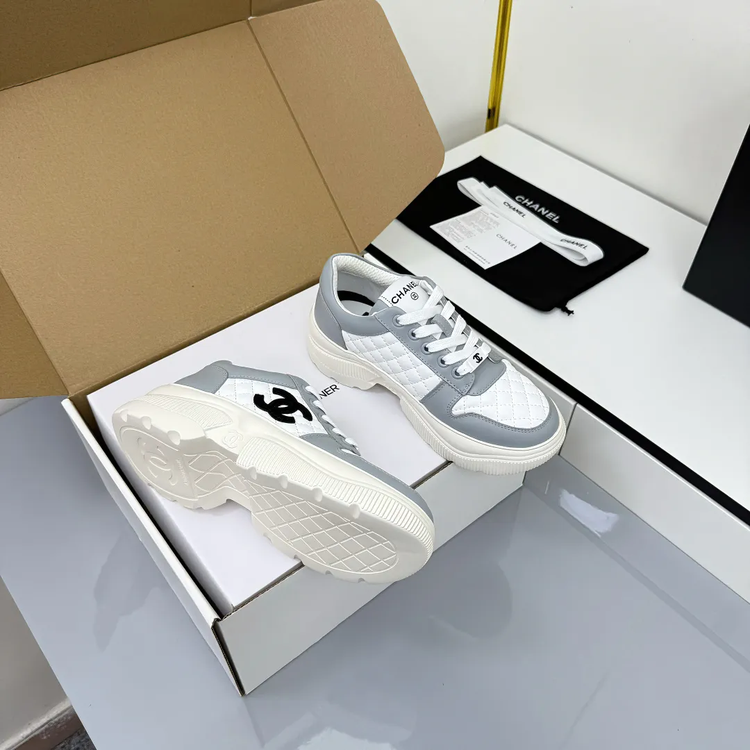 👟👟Ex-factory price 620👟👟 Chanel bread shoes ~ original calfskin panda shoes Chanel 25C latest hot style panda black and white sports shoes casual sneakers Xiaoxiang hot item classic black and white panda color coco girls must pay Fabric: original custom mixed sheepskin lining: original imported breathable mesh lining outsole: Original molded rubber + TPU combination Size: Women's 35-41